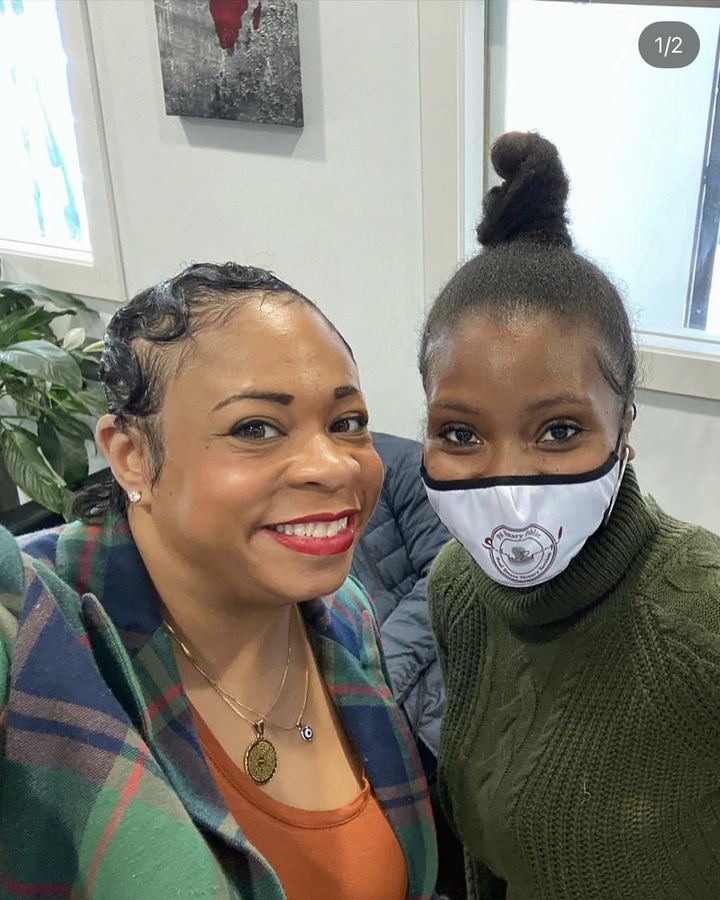 Khalia Luff wearing a Sankofa Signings notary mask with a client